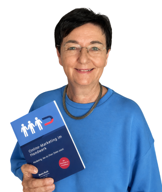 Beate Buck mit Buch Online-Marketing im Handwerk