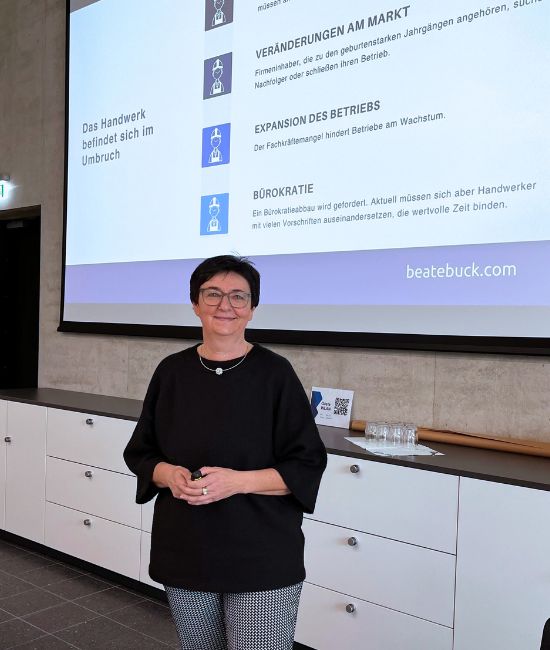 Beate Buck beim Vortrag